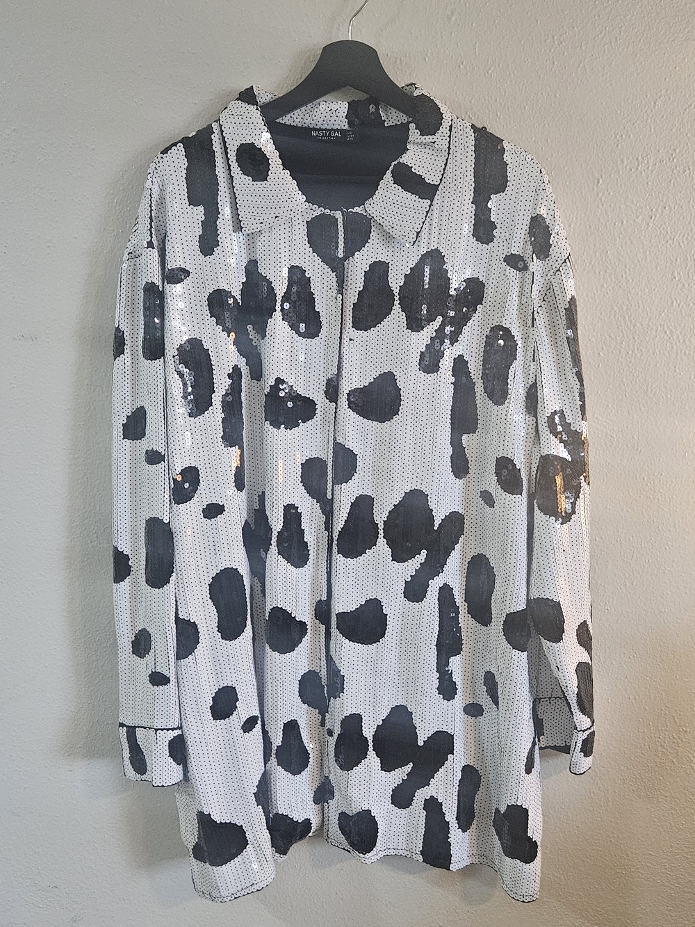 ​Brand: Nasty Gal Collection
Size: US 12 | UK 16 | EUR 44
Color: White and Black